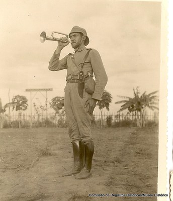 Toque da alvorada por um soldado.jpg