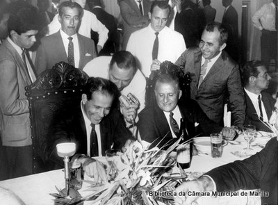 senador aureo soares de moura andrade e otávio barreto e joão goulart.jpg