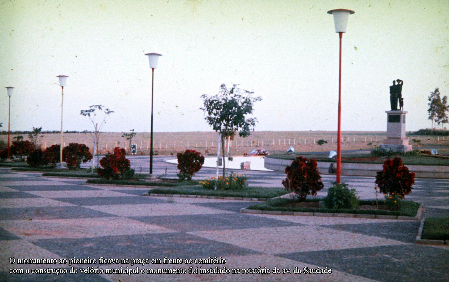pioneiro na praça.jpg