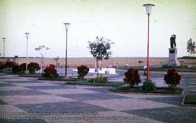 pioneiro na praça.jpg