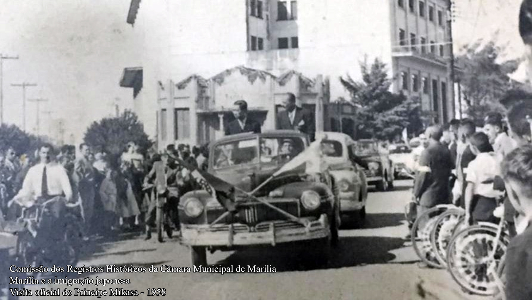 desfile carro oficial.jpg