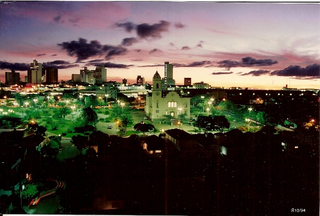 Vista noturna parcial da cidade.jpg