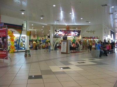 Interior do Marília Shopping.jpg