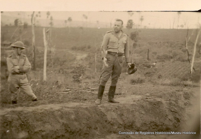 Cabo Casteli e Sargento Izaías - trincheira.jpg