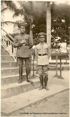 Sargento Izaías à esquerda - 1941.jpg