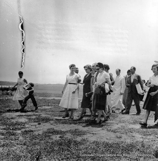 004 Baile do Algodão - Recepção das artistas do Radio Nacional Carmelia Alves e Marion - 1952.jpg