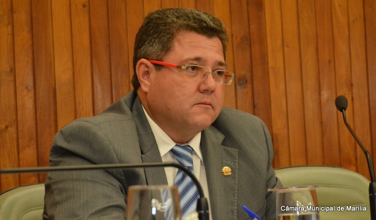 Vereador Samuel da Farmácia solicita pavimentação asfáltica na zona Norte