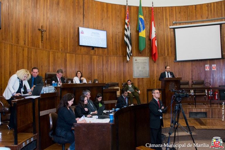 Vereadores votam oito projetos nesta segunda-feira 
