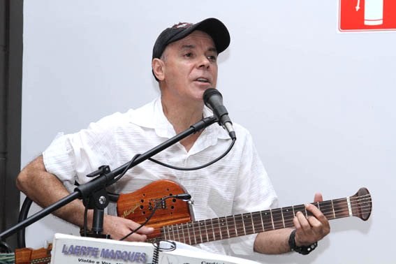 Laerte Marques é a atração do Canta, Canta Minha Gente desta semana