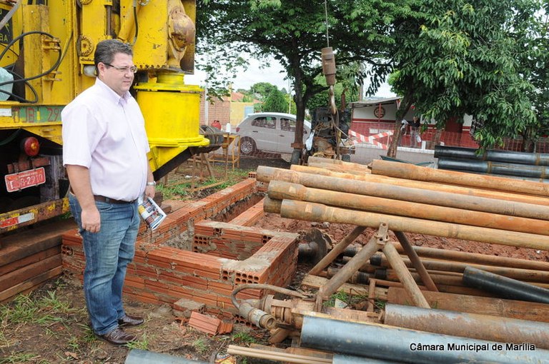 Samuel da Farmácia comemora iniciação de perfuração dos poços da zona norte