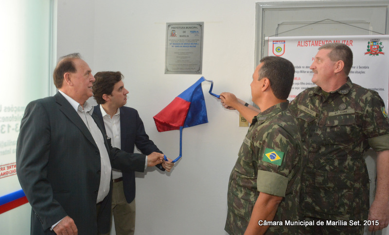 Câmara ressalta os 79 anos da Junta Militar e vereadores recebem homenagem do Exército 