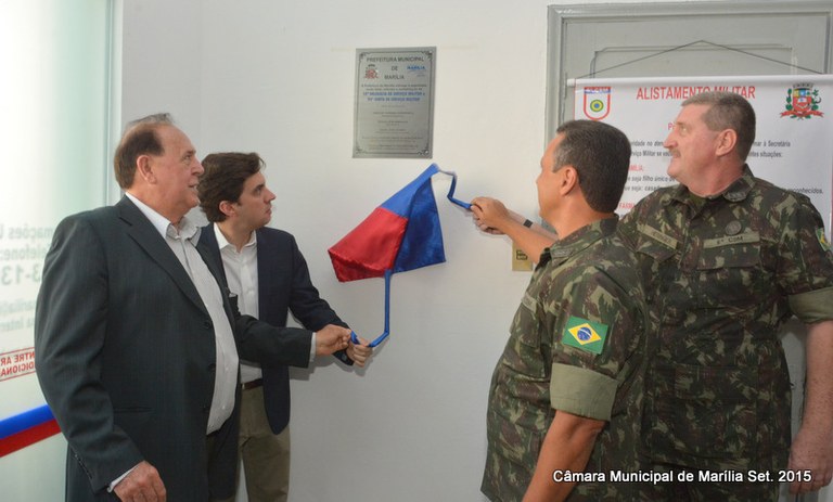 Câmara ressalta os 79 anos da Junta Militar e vereadores recebem homenagem do Exército 