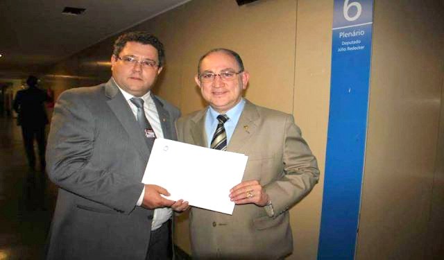 Samuel da Farmácia reivindica verbas para Marília ao deputado federal Paulo Freire