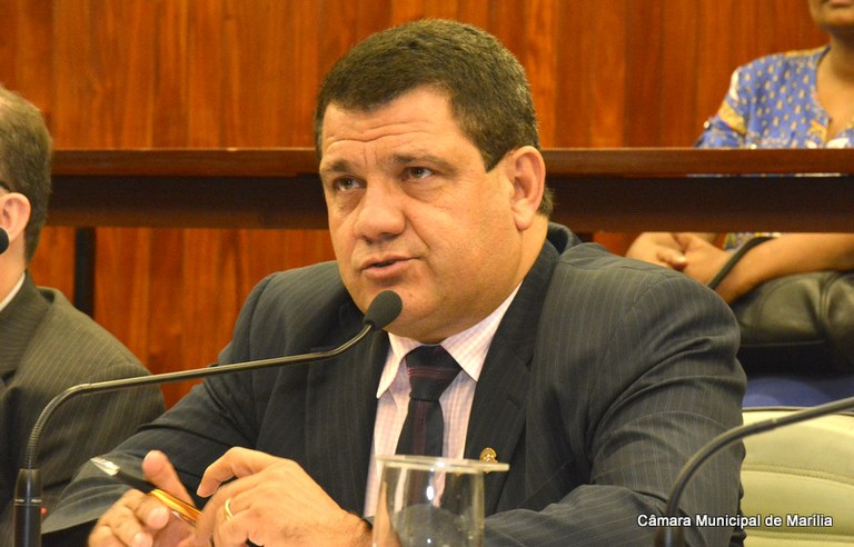 Município atende pedido de José Menezes e Emdurb revitaliza trânsito na Amador Bueno