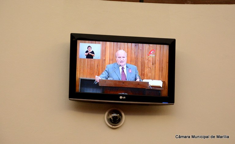 Câmara inicia tradução para LIBRAS nas transmissões das sessões pela TV Câmara