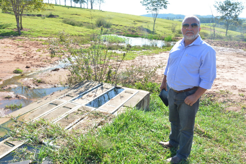 Vereador Cícero do Ceasa visita e analisa as obras de tratamento de esgoto de Marília