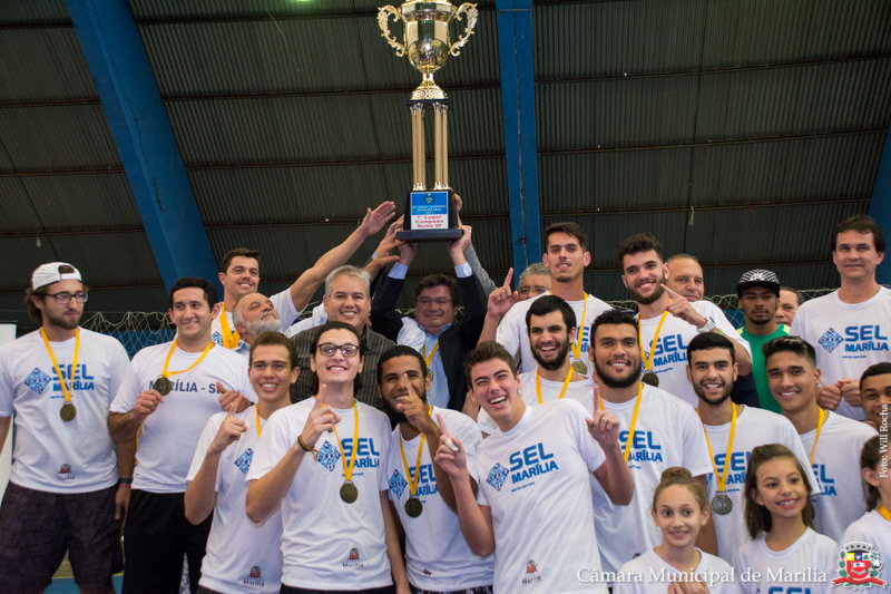 Em cerimônia oficial, Marília recebe troféu de campeã dos Jogos Regionais 2017