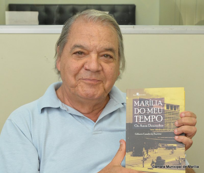 Biblioteca da Câmara recebe livro da história de Marília dos anos dourados