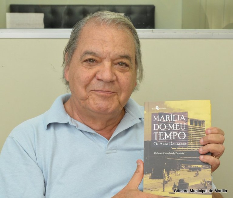 Biblioteca da Câmara recebe livro da história de Marília dos anos dourados