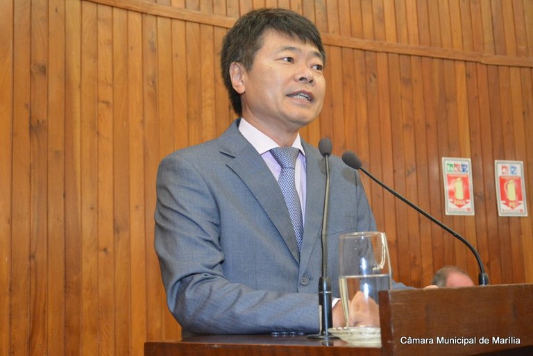 Vereador Silvio Harada solicita estudos para instalação de calçadas táteis em Marília
