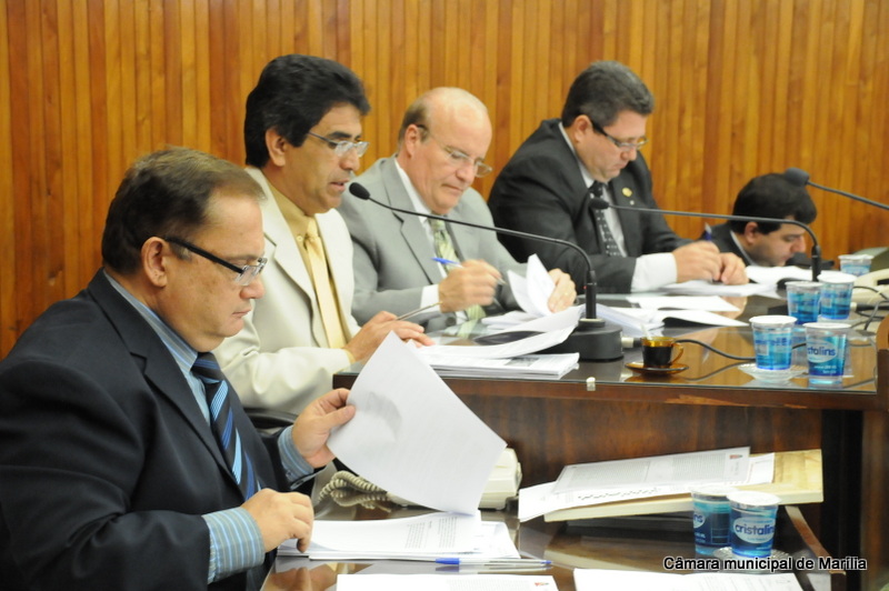 Vereadores aprovam projetos de construção de casas e benefícios à Fumares
