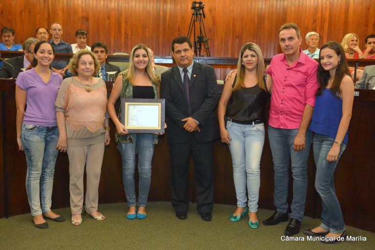 José Menezes  enaltece conquista  de jovem estudante de Marília