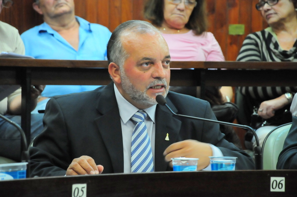 Cícero comemora com a população conquista de viaduto