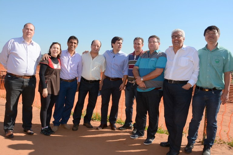 Vereadores acompanham Prefeito em visita à obra do esgoto 