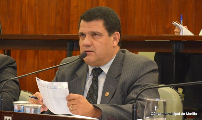 José Menezes solicita placas de identificação em ruas e avenidas do bairro Trieste Cavichioli
