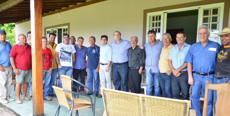 Vereador Marcos Custódio realiza intermediação para solução de acesso ao condomínio Querência