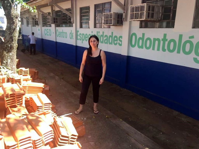 Após ter requerimento atendido, vereadora Professora Daniela acompanha obras no CEO