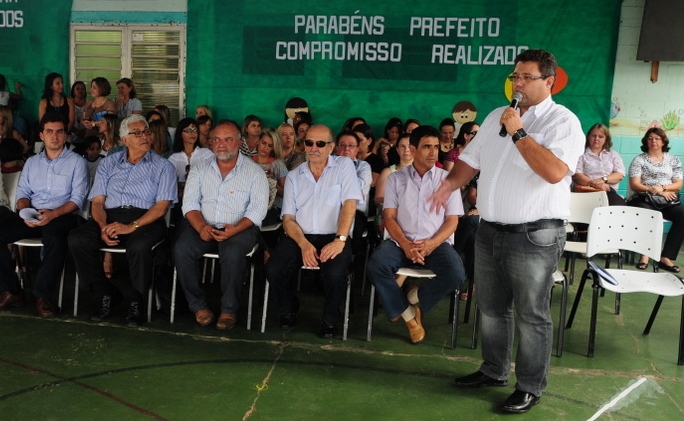 Samuel da Farmácia cobra investimento na educação para zona norte