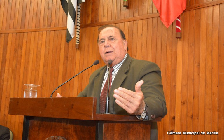 Lei do presidente Herval Seabra estabelece 15 minutos para atendimento em guichê de empresas