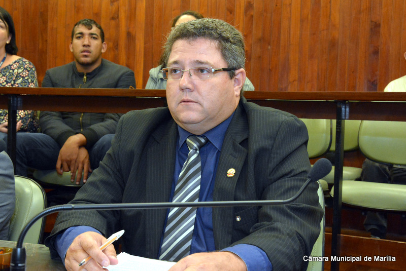 Samuel da Farmácia cobra pavimentação de rua que interliga bairros da zona Norte de Marília