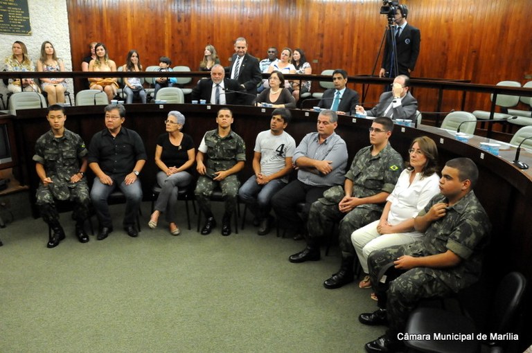 Atiradores do Tiro de Guerra são condecorados em Sessão Solene 