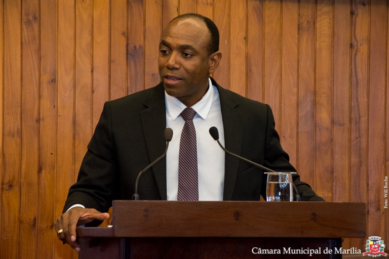Vereador Maurício Roberto cobra providências de melhorias na estrutura do terminal urbano