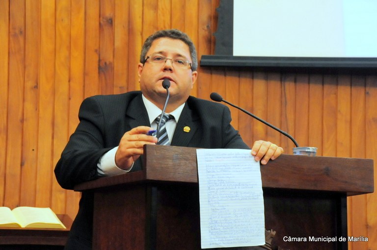 Samuel recebe abaixo-assinado de moradores da zona sul