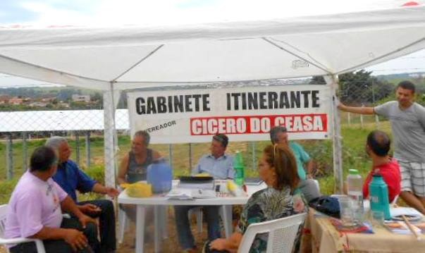 Gabinete Itinerante do vereador Cícero é montado no Jânio Quadros 