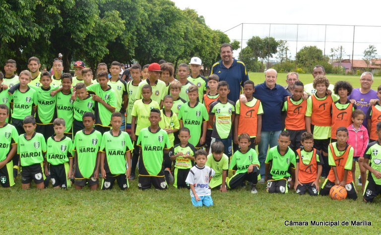 Vereador Luiz Eduardo Nardi participa de reinauguração de poliesportivo no Sasazaki