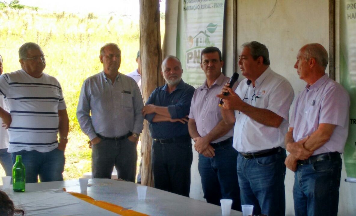 Vereadores participam da entrega do assentamento São Jerônimo