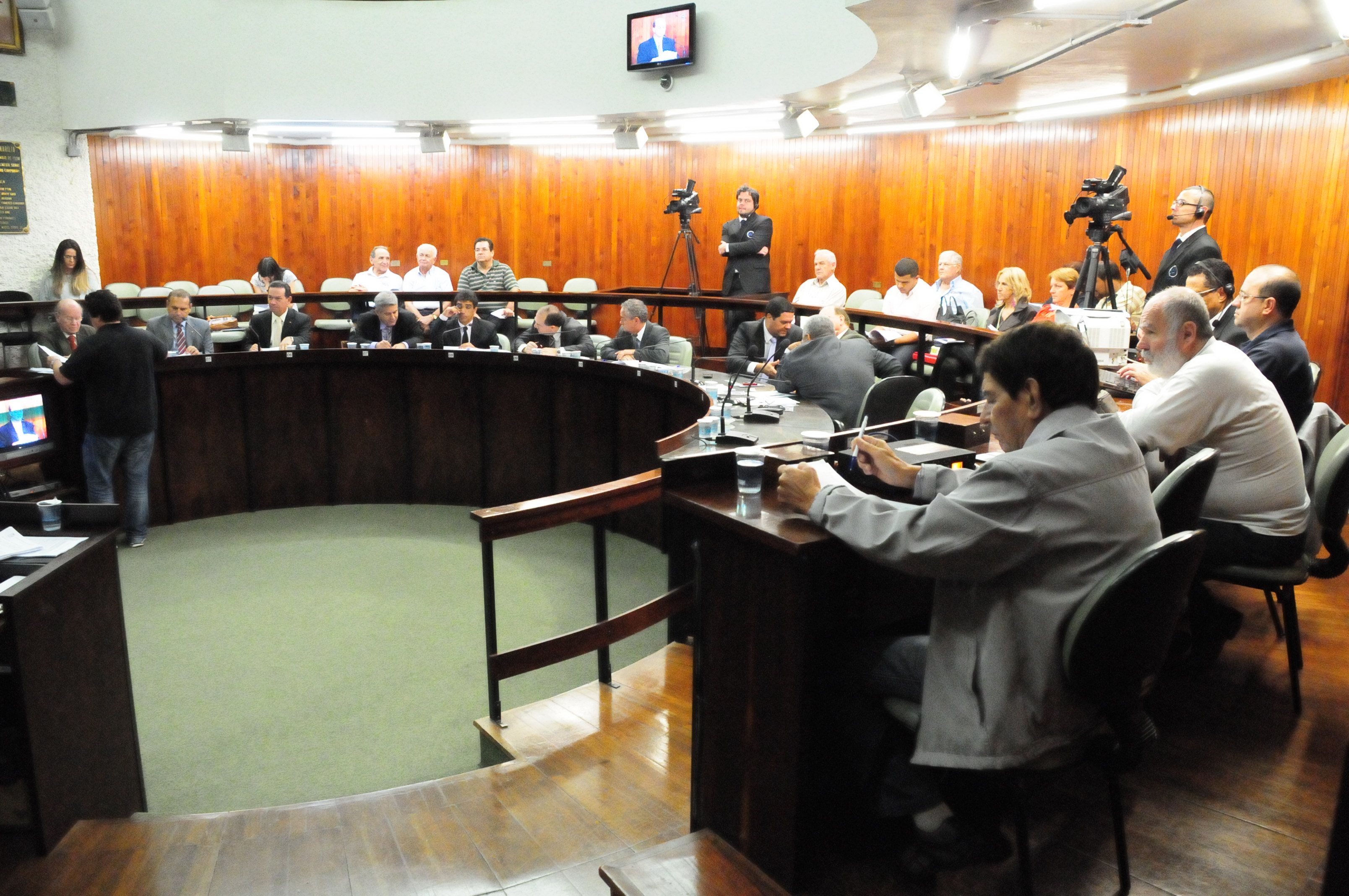 Pauta da sess&atilde;o com tr&ecirc;s itens para vota&ccedil;&atilde;o