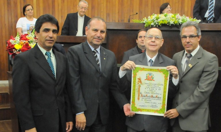 Monsenhor Achiles recebeu Título de Cidadão Mariliense