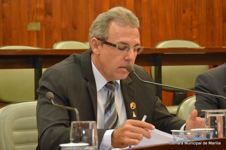 Vereador José Bassiga Goda reivindica  recapeamento de avenida em requerimento
