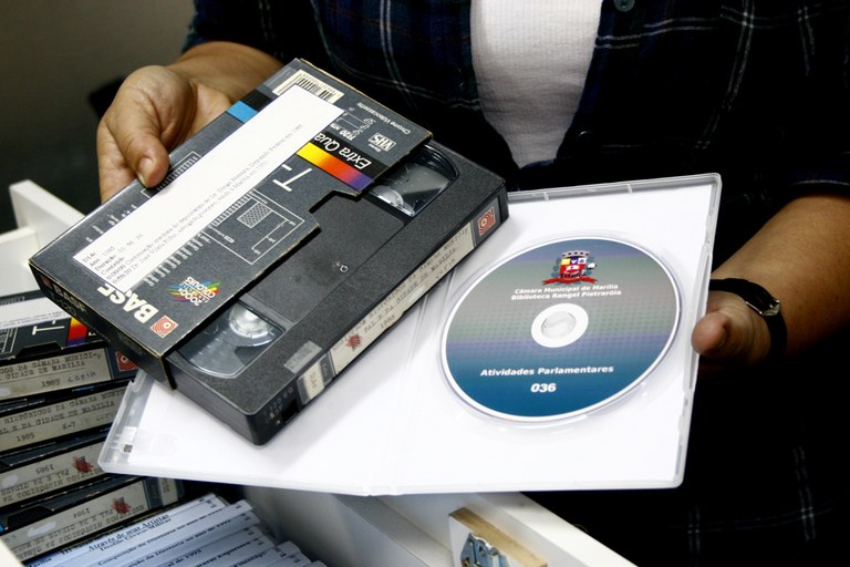 Câmara Municipal digitaliza acervo de fitas VHS 