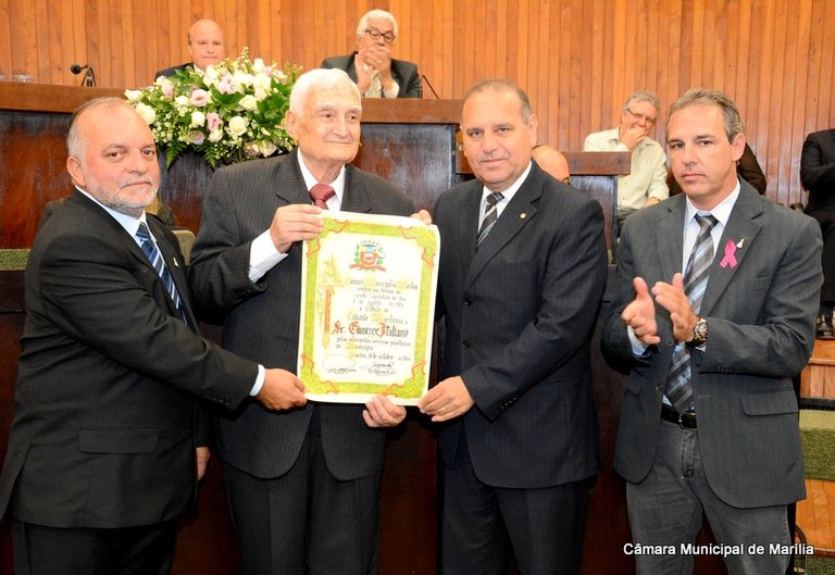 Guiseppe Italiano recebe Título de Cidadão Mariliense 