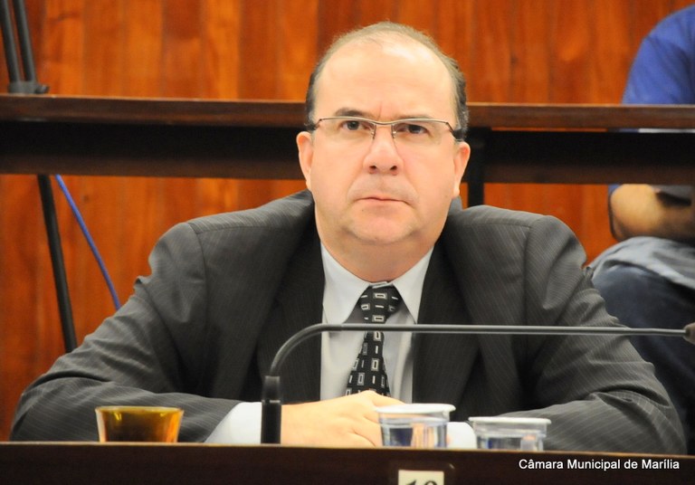 Vereador Custódio requisita lombofaixa para o Jardim Esplanada