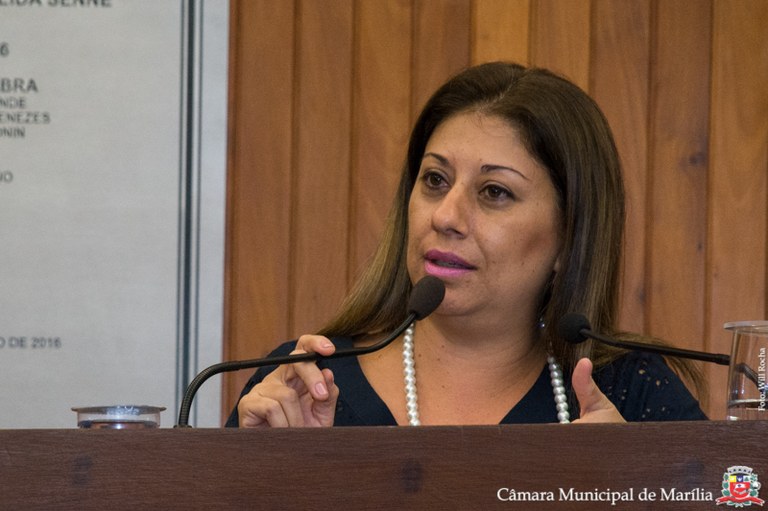 Vereadora Professora Daniela defende o retorno dos cobradores nos ônibus do transporte urbano