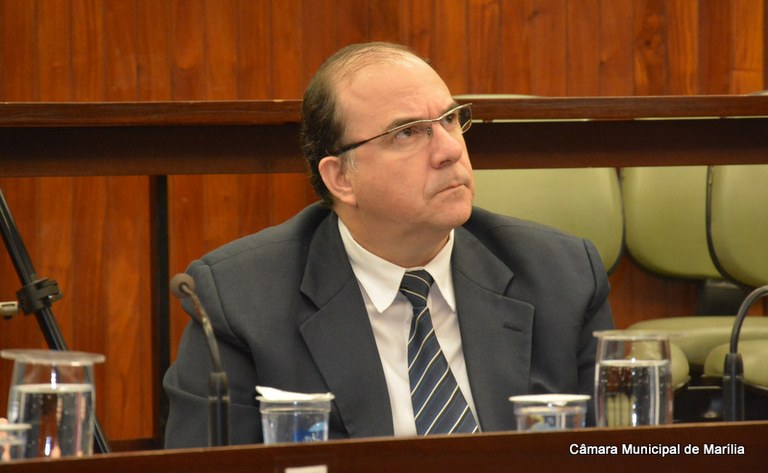 Vereador Marcos Custódio reivindica limpeza em terreno no bairro Jardim dos Lírios