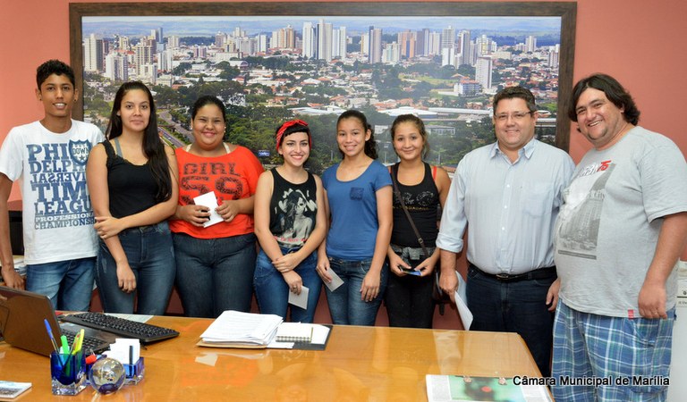 Estudantes do Ensino Médio da escola Benito Martinelli fazem visita à Câmara de Marília