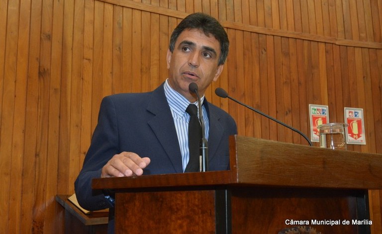 Vereador Capacete acompanha assinaturas do programa habitacional para Amadeu Amaral